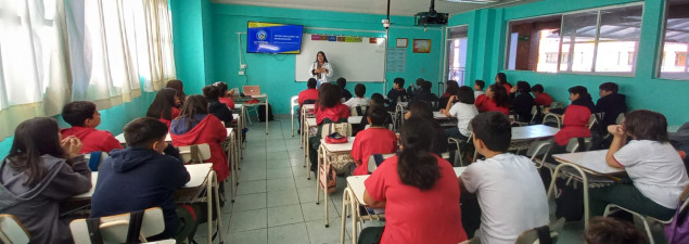 Estudiantes del CS La Florida participan en charlas sobre importantes temas para los distintos niveles educativos