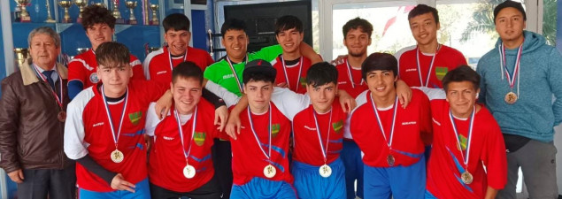 Selección de Fútbol de E. Media del CS Emprendedores obtiene 2° lugar en campeonato de futbolito Selección de Fútbol de E. Media del CS Emprendedores obtiene 2° lugar en campeonato de futbolito