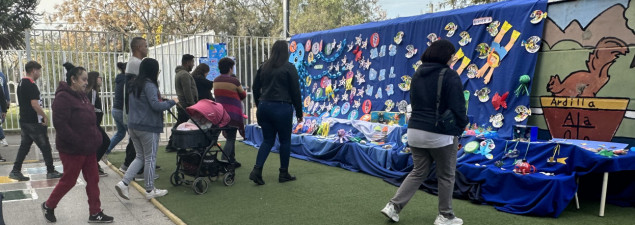 Familias de Pre-Básica del TDG El Bosque asisten a exposición de trabajos del Mes del Mar