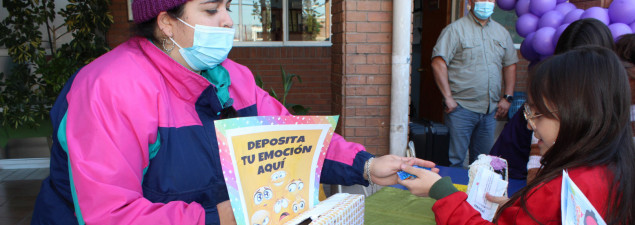 Organizaciones estatales y privadas visitan el CS La Florida para educar sobre Salud Mental con recreo entretenido