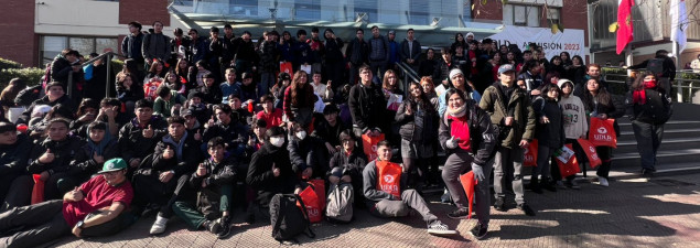 Estudiantes de 3° y 4° medio del CS Quilicura visitan la Universidad de las Américas Estudiantes de 3° y 4° medio del CS Quilicura visitan la Universidad de las Américas