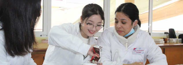 Estudiantes del Taller de Biociencias del CS Pudahuel elaboran su propio helado aplicando propiedades químicas Estudiantes del Taller de Biociencias del CS Pudahuel elaboran su propio helado aplicando propiedades químicas