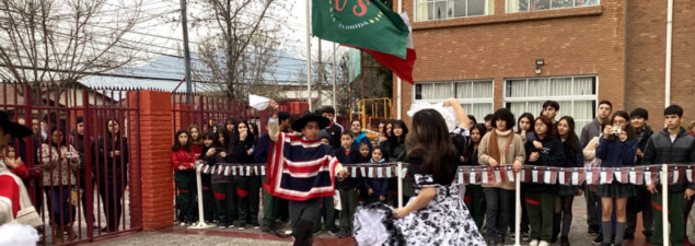 Comunidad Escolar del CS La Florida inicia el Mes de la Patria con tradicional esquinazo