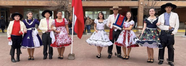 CS Quilicura inicia el Mes de la Patria con tradicional esquinazo CS Quilicura inicia el Mes de la Patria con tradicional esquinazo