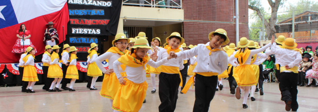 CS Pudahuel realiza celebración de Fiestas Patrias con presentación de bailes típicos nacionales