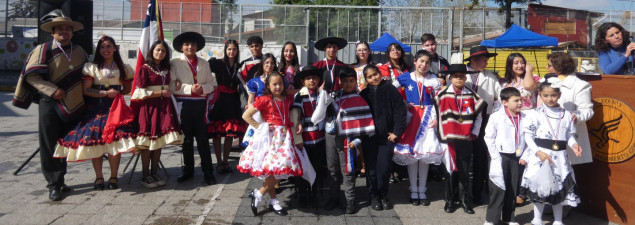 Apoderados y estudiantes del TDG Lo Prado participan en campeonato interno de cueca