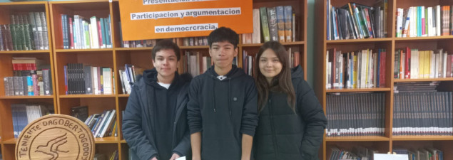 Electivo de “Participación y argumentación en democracia” del TDG Lo Prado crea libro compilatorio de crónicas Electivo de “Participación y argumentación en democracia” del TDG Lo Prado crea libro compilatorio de crónicas