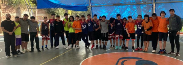 CS Emprendedores realiza amistoso de básquetbol y voleibol con Denham School