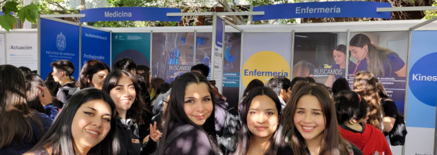 Cursos de 4° medio del CS La Florida participan en “Feria Futuro Novato” de la Universidad Católica Cursos de 4° medio del CS La Florida participan en “Feria Futuro Novato” de la Universidad Católica