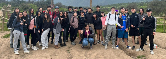 Cursos de 3° y 4° medio del CS Quilicura realizan Trekking por el cerro Panul