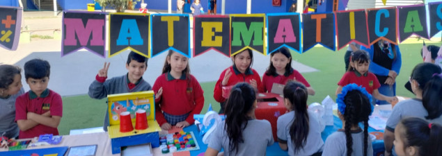 Enseñanza Básica del CS Emprendedores aprende de manera lúdica en Feria Matemática “Rompemate”