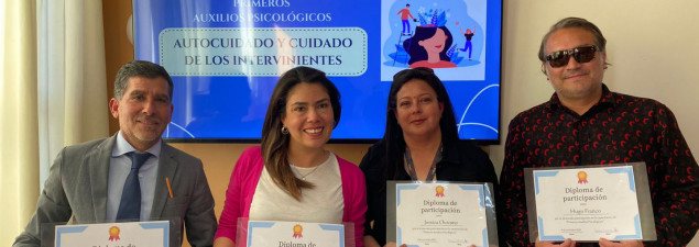 Equipo de inspectoría y asistentes de la educación del CS Emprendedores son capacitados en “Primeros Auxilios Psicológicos” Equipo de inspectoría y asistentes de la educación del CS Emprendedores son capacitados en “Primeros Auxilios Psicológicos”