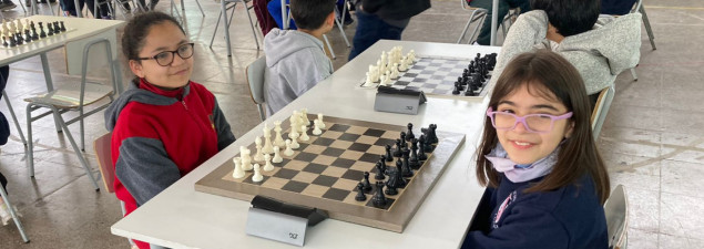 Dos estudiantes del CS Emprendedores se coronan campeones en torneo regional de ajedrez