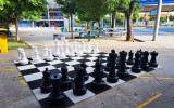 CS Emprendedores suma un nuevo recurso recreativo con un ajedrez gigante