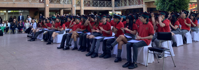 CS Quilicura vive ceremonia de licenciatura de 4° medio entregando dos nuevos reconocimientos