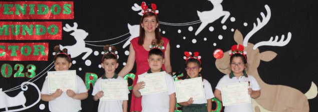 Niños y niñas de 1° básico del CS Pudahuel presentan su primera lectura con cuento de “Rodolfo el Reno”