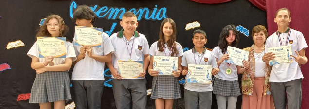Estudiantes destacados del CS Pudahuel viven “Ceremonia de Reconocimiento” Estudiantes destacados del CS Pudahuel viven “Ceremonia de Reconocimiento”