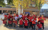 Taller de Arte y Dibujo de 3° y 4° básico del CS La Florida crea intervención con hojas de otoño