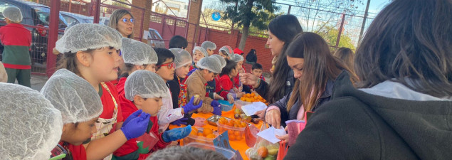 Estudiantes de 1° y 2° básico del CS La Florida organizan “Feria saludable” en proyecto ABP de cinco asignaturas Estudiantes de 1° y 2° básico del CS La Florida organizan “Feria saludable” en proyecto ABP de cinco asignaturas
