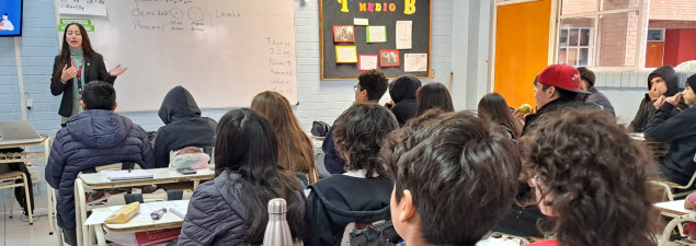 Estudiantes de 1° medio del CS La Florida participan en charla de la Universidad Andrés Bello sobre el NEM y ranking Estudiantes de 1° medio del CS La Florida participan en charla de la Universidad Andrés Bello sobre el NEM y ranking