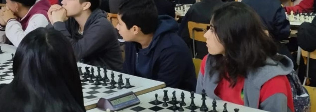 Estudiante del CS Emprendedores se corona campeona de ajedrez en torneo comunal Estudiante del CS Emprendedores se corona campeona de ajedrez en torneo comunal