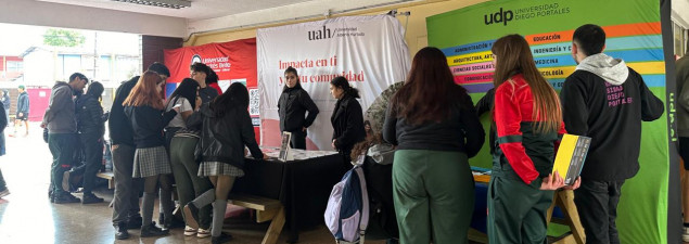 Tres universidades visitan el CS Pudahuel para entregar orientación vocacional a estudiantes de Enseñanza Media Tres universidades visitan el CS Pudahuel para entregar orientación vocacional a estudiantes de Enseñanza Media