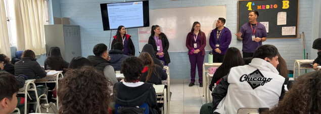 Estudiantes de 1° medio del CS La Florida participan en charla sobre información nutricional Estudiantes de 1° medio del CS La Florida participan en charla sobre información nutricional