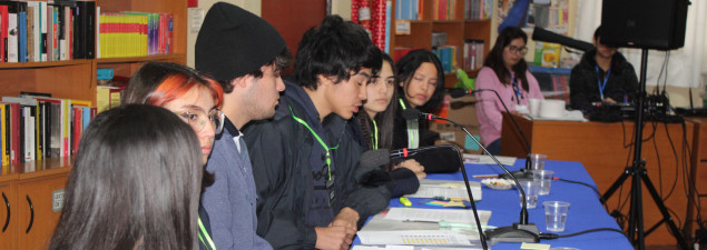 Gran nivel destaca en la primera ronda del torneo de debate organizado por el CS Quilicura Gran nivel destaca en la primera ronda del torneo de debate organizado por el CS Quilicura