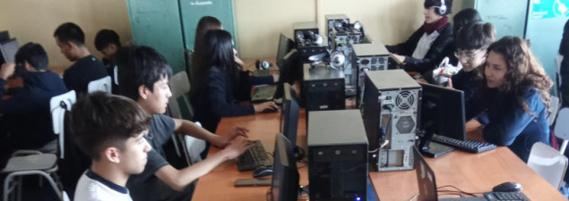 Estudiantes de 2° medio del TDG Lo Prado participan en “Programa Explora tu Talento UC” Estudiantes de 2° medio del TDG Lo Prado participan en “Programa Explora tu Talento UC”