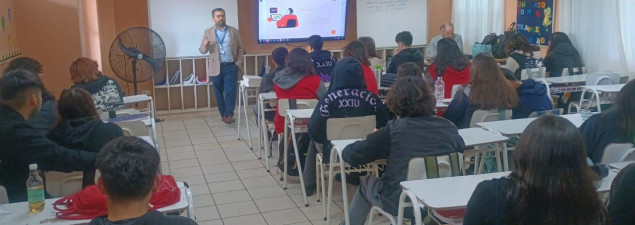 Estudiantes de 3º y 4º Medio del CS Emprendedores participan en charla sobre Educación Financiera Estudiantes de 3º y 4º Medio del CS Emprendedores participan en charla sobre Educación Financiera