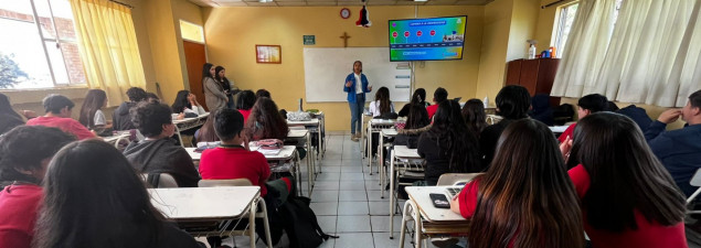 Estudiantes de 8° básico del CS La Florida participan en charla sobre la importancia de obtener buenas notas Estudiantes de 8° básico del CS La Florida participan en charla sobre la importancia de obtener buenas notas