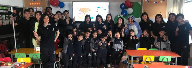 Volviendo al pasado jugando: Estudiantes de 8° básico del TDG La Granja visitan espacios de Pre-Básica Volviendo al pasado jugando: Estudiantes de 8° básico del TDG La Granja visitan espacios de Pre-Básica