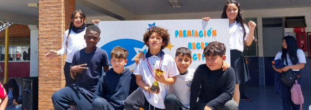 Convivencia Escolar del TDG Lo Prado realiza premiación de recreos entretenidos en futbolito y badminton Convivencia Escolar del TDG Lo Prado realiza premiación de recreos entretenidos en futbolito y badminton