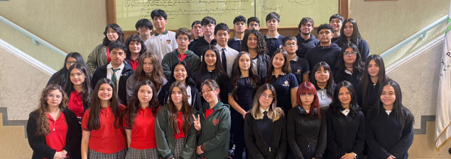 Fomentando la Democracia y Participación Ciudadana: Estudiantes de Red Crecemos visitan el Congreso Nacional Fomentando la Democracia y Participación Ciudadana: Estudiantes de Red Crecemos visitan el Congreso Nacional