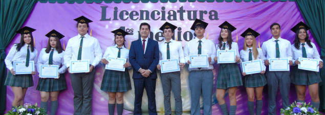 Estudiantes de 4° medio del CS La Florida viven hermosa ceremonia de Licenciatura Estudiantes de 4° medio del CS La Florida viven hermosa ceremonia de Licenciatura