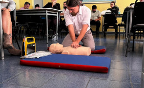 Liceo TDG Lo Prado Capacita a sus Docentes en el uso de Desfibriladores para Emergencias