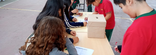 Plebiscito 2025: Estudiantes del CS La Florida Eligen a su Centro de Alumnos Plebiscito 2025: Estudiantes del CS La Florida Eligen a su Centro de Alumnos