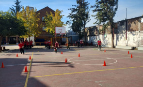 Más de 400 estudiantes se inscribieron en talleres deportivos y artísticos para fomentar el bienestar integral.