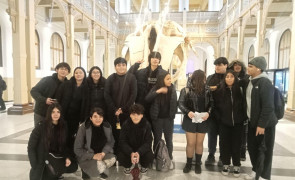 Estudiantes de III° Medio exploran el Museo de Historia Natural en una experiencia de aprendizaje activo
