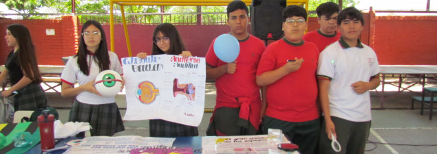 Feria Científica 2025: Colegio Santiago convierte su cancha techada en un espacio de investigación y creatividad estudiantil