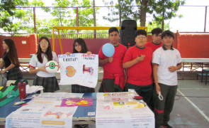 Feria Científica 2025: Colegio Santiago convierte su cancha techada en un espacio de investigación y creatividad estudiantil