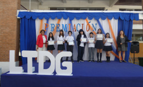 Estudiantes son reconocidos en la Premiación de Inglés 2025