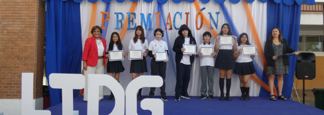 Estudiantes son reconocidos en la Premiación de Inglés 2025