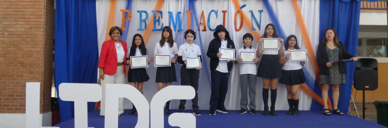 Estudiantes son reconocidos en la Premiación de Inglés 2025 | Red ...